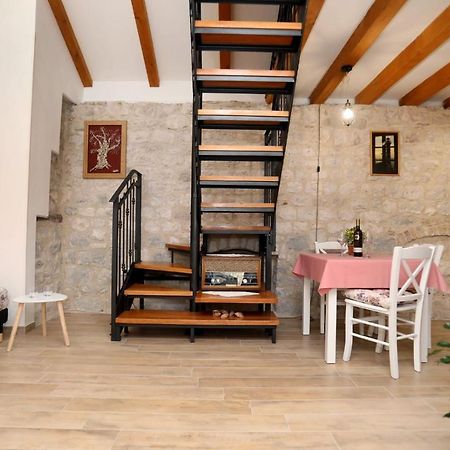 Studio Apartman Mihaella Kaštela エクステリア 写真