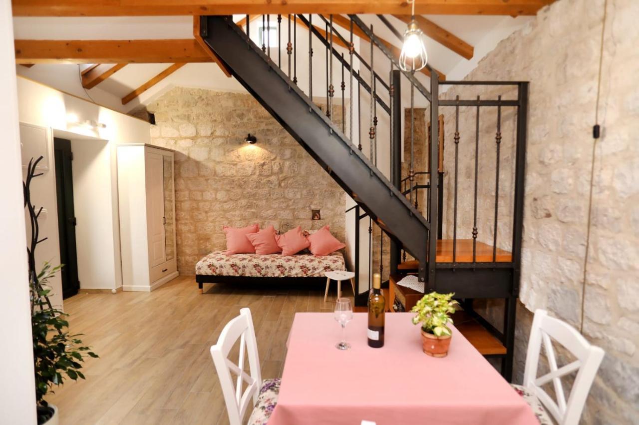 Studio Apartman Mihaella Kaštela エクステリア 写真