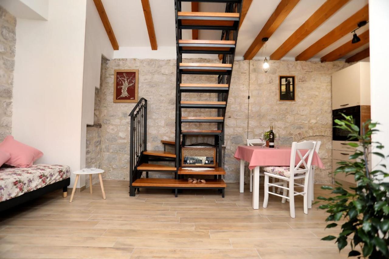 Studio Apartman Mihaella Kaštela エクステリア 写真